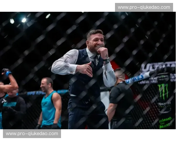 诸神黄昏的梦幻一战：当“夜魔”遇见“嘴炮”，谁才是八角笼的真正主宰？